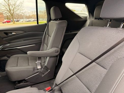 Used 2025 Chevrolet Traverse LT image 23