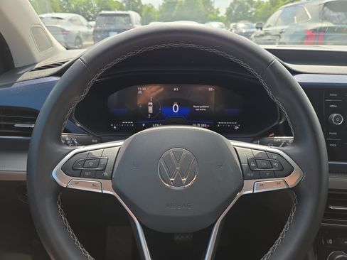 Used 2024 Volkswagen Taos SE FWD image 10
