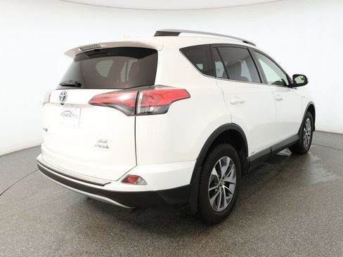 Used 2018 Toyota RAV4 XLE image 4