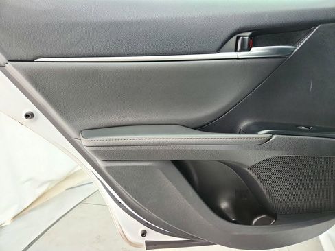 Used 2019 Toyota Camry XLE FWD image 25