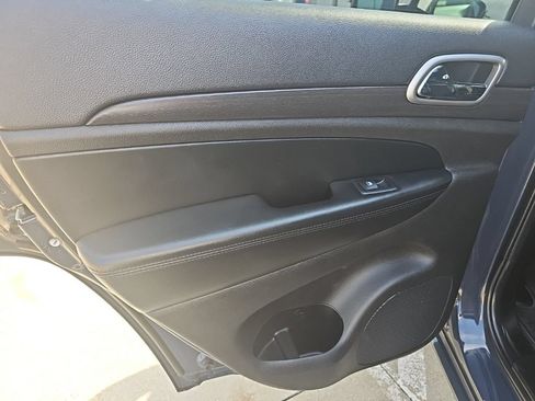 Used 2018 Jeep Grand Cherokee Altitude AWD/4WD image 20