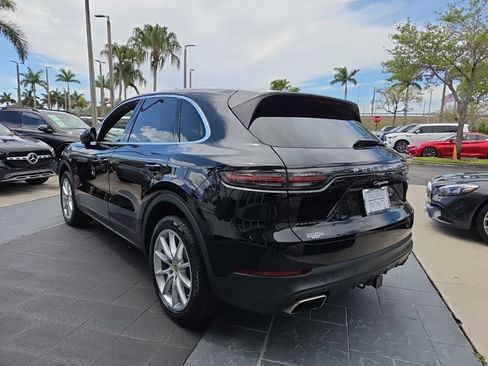 Used 2019 Porsche Cayenne Base image 12
