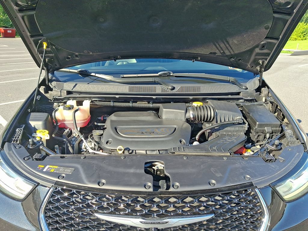 Used 2023 Chrysler Pacifica Touring-L FWD image 27
