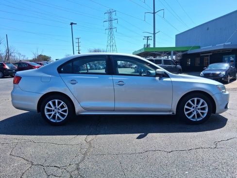 Used 2011 Volkswagen Jetta SE FWD image 5