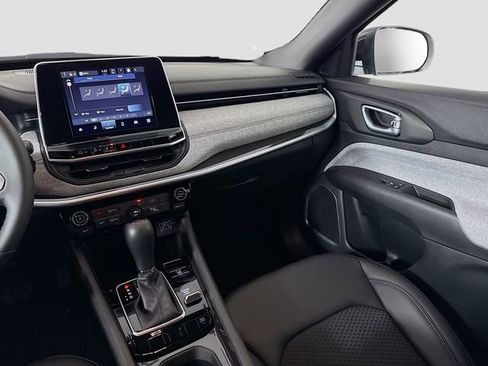 New 2026 Jeep Compass Latitude image 21