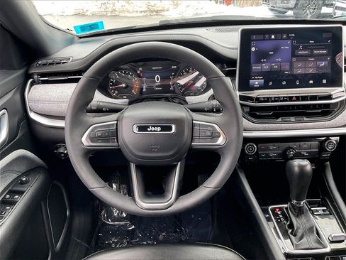 Used 2023 Jeep Compass Latitude image 16