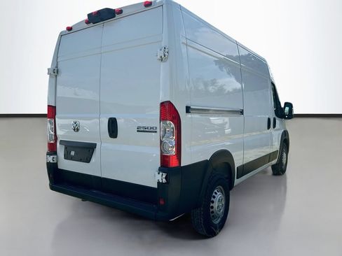 Used 2024 RAM ProMaster 2500 w/ Convenience Group FWD image 5