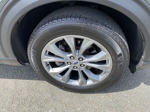 Used 2023 Ford Explorer Limited w/ Limited Technology Package AWD/4WD image 15