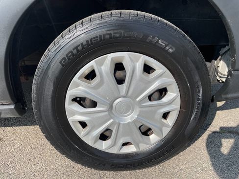 Used 2017 Ford Transit 150 XLT image 9