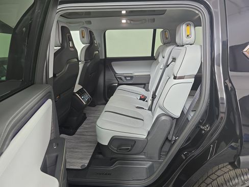 Used 2024 Rivian R1S Adventure AWD/4WD image 15