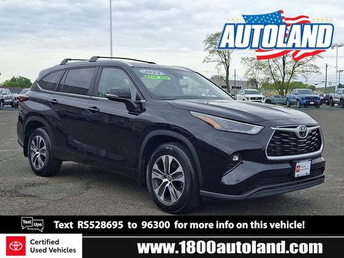 Used 2024 Toyota Highlander XLE AWD/4WD image 1
