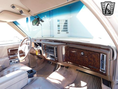 Used 1991 Cadillac Brougham image 26