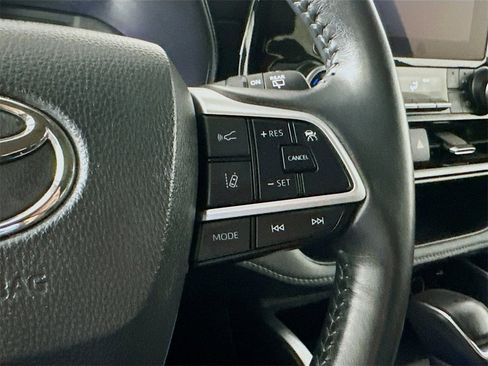 Used 2024 Toyota Highlander LE image 26