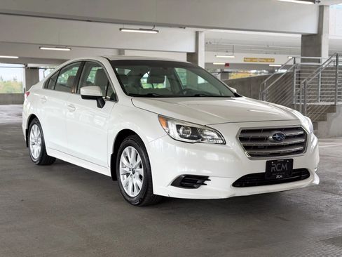 Used 2017 Subaru Legacy 2.5i Premium w/ Moonroof Package AWD/4WD image 3
