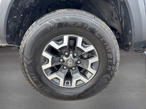Used 2022 Toyota Tacoma TRD Off-Road image 11