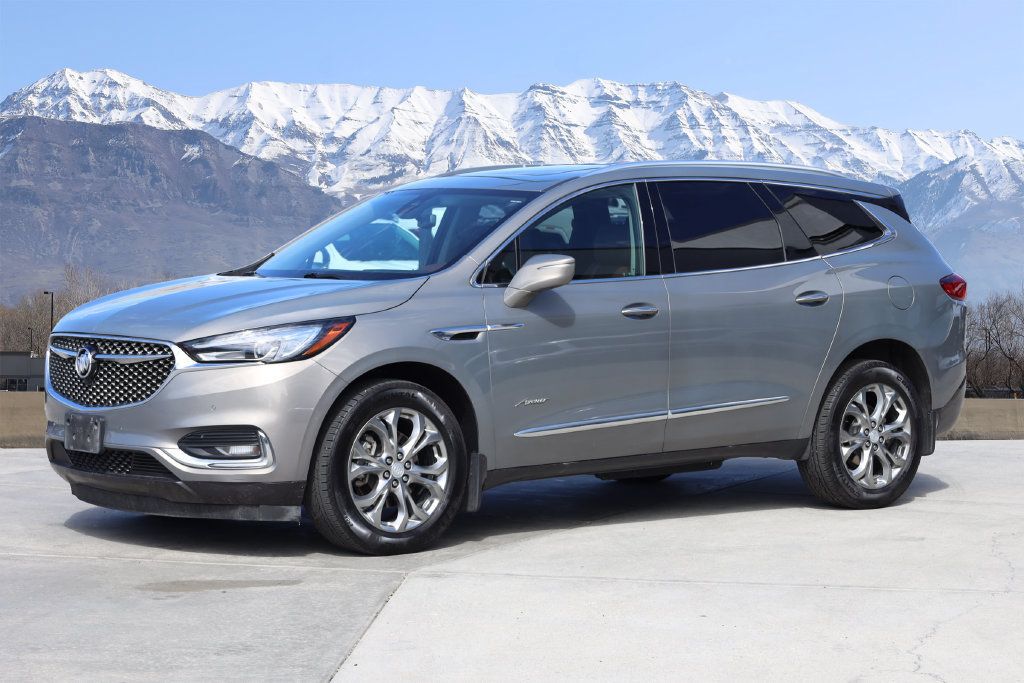 Used 2019 Buick Enclave Avenir w/ Avenir Technology Package AWD/4WD image 2