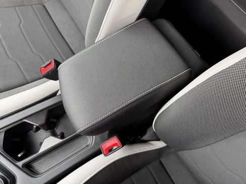 Used 2025 Volkswagen Taos SE image 20