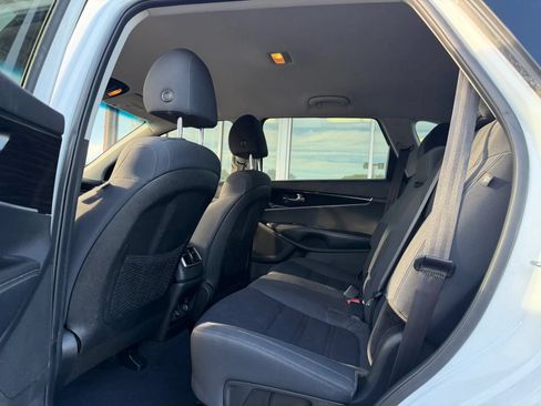 Used 2020 Kia Sorento LX AWD/4WD image 11
