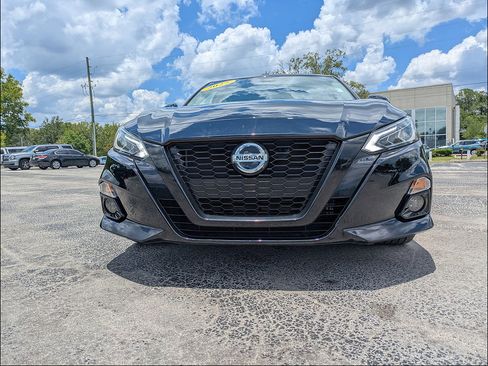Used 2022 Nissan Altima 2.5 SR w/ Midnight Edition Package FWD image 9