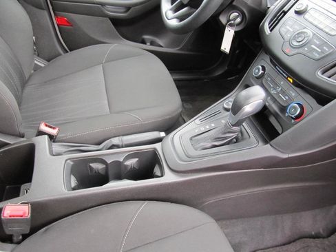 Used 2015 Ford Focus S image 36