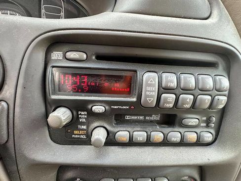 Used 2001 Pontiac Bonneville SE FWD image 36