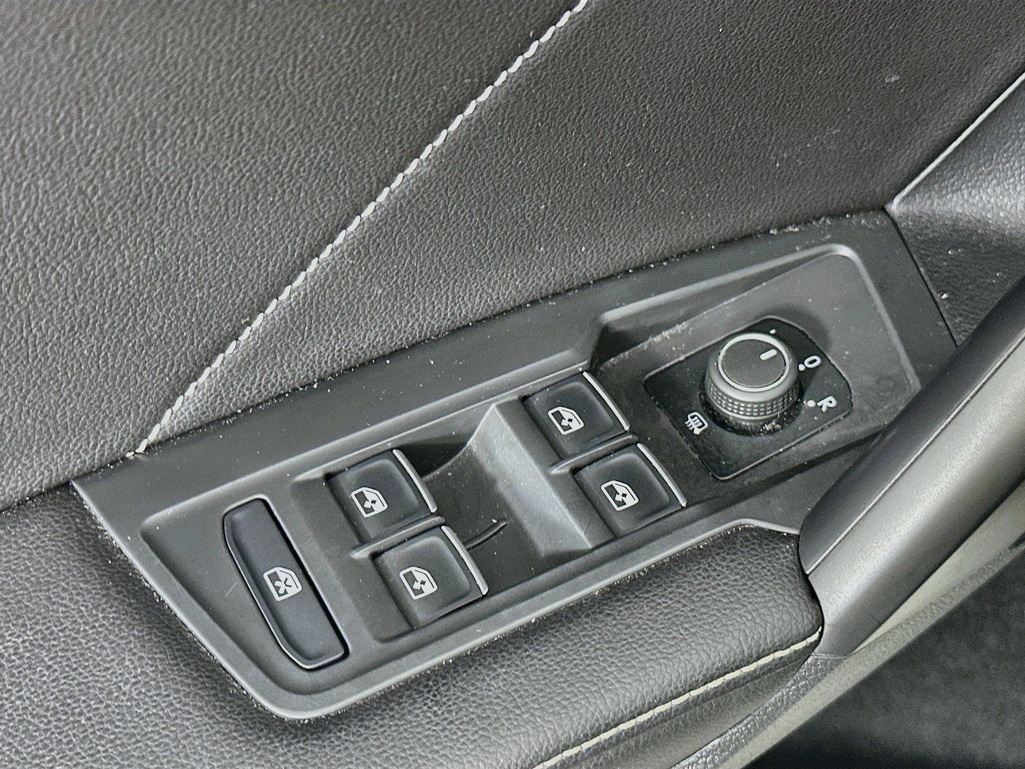 Used 2022 Volkswagen Tiguan SE FWD image 17