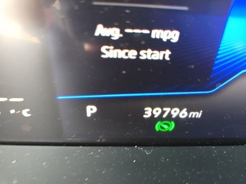 Used 2023 Volkswagen Tiguan SE w/ Panoramic Sunroof Package image 17