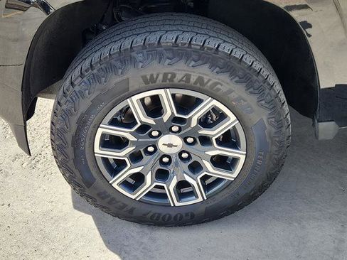 Used 2023 Chevrolet Colorado Z71 w/ Z71 Convenience Package 2 image 6