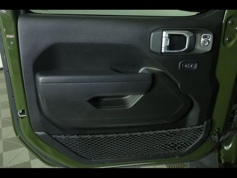 Used 2022 Jeep Gladiator Willys image 19