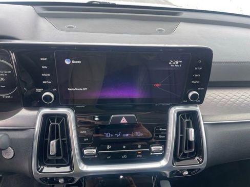 Certified 2022 Kia Sorento SX image 12