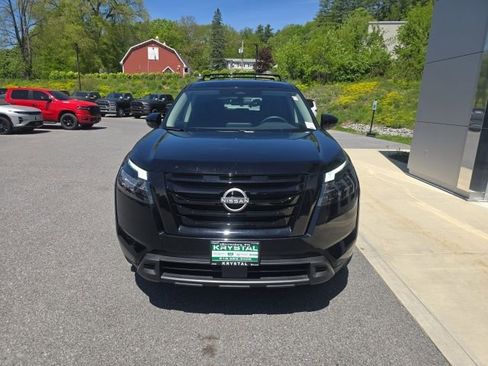 Used 2025 Nissan Pathfinder SV w/ Black Appearance Package AWD/4WD image 2
