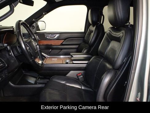 Used 2019 Lincoln Navigator Premiere image 10