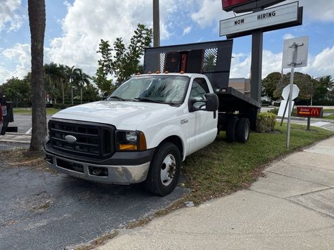Used 2005 Ford F350 XL image 2