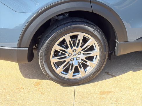 Used 2025 Ford Explorer Active w/ Active Comfort Package image 6