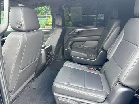 Used 2025 Chevrolet Suburban LT w/ Comfort Package RWD image 29