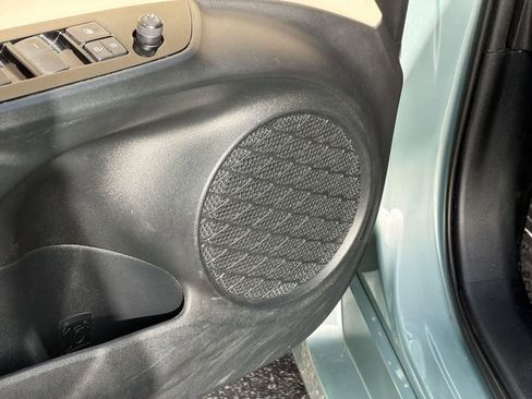 Used 2021 Toyota Prius L Eco image 23