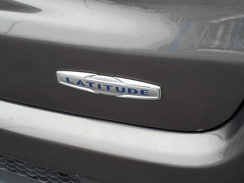 Used 2018 Jeep Compass Latitude w/ Popular Equipment Group image 23