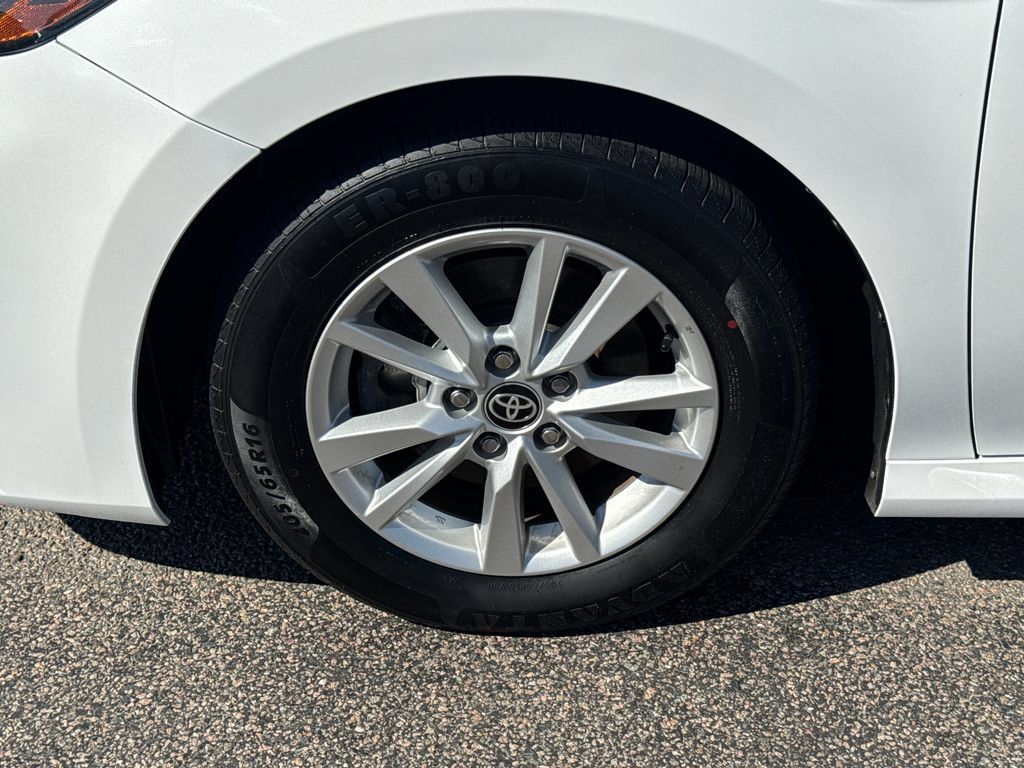 Used 2025 Toyota Camry LE FWD image 38