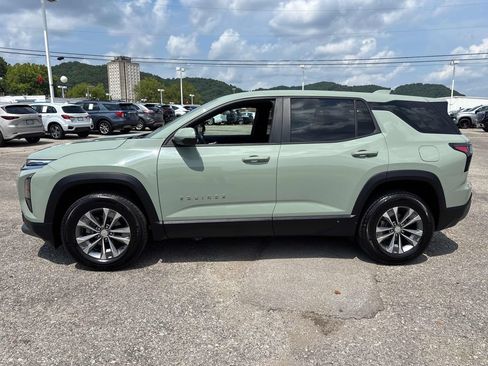Used 2025 Chevrolet Equinox LT AWD/4WD image 2
