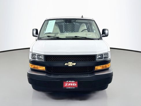 Used 2020 Chevrolet Express 3500 w/ Driver Convenience Package RWD image 8