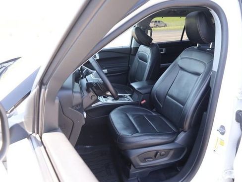 Used 2021 Ford Explorer Limited w/ Hybrid Equipment Group 310A AWD/4WD image 10