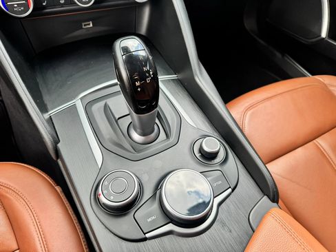 Used 2018 Alfa Romeo Giulia AWD image 35