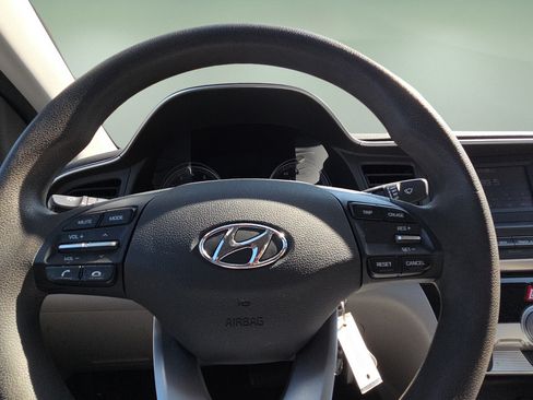 Used 2019 Hyundai Elantra SE FWD image 12