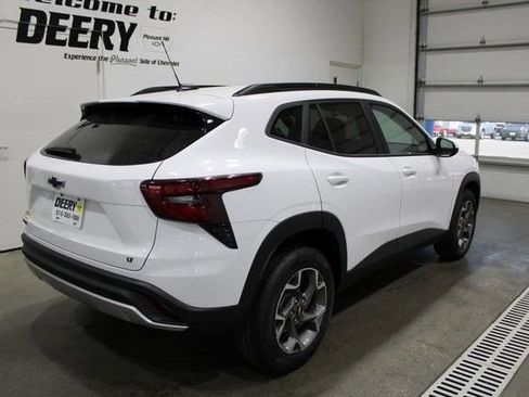 New 2026 Chevrolet Trax LT w/ Sunroof Package image 26