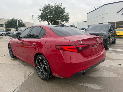 Used 2022 Alfa Romeo Giulia Ti AWD/4WD image 2