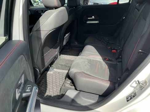 Used 2023 Mercedes-Benz GLB 250 image 8