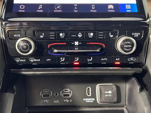 Used 2022 Jeep Grand Cherokee Summit w/ Advanced Protech Group IV AWD/4WD image 23