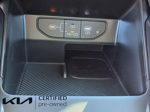 Certified 2025 Kia Sorento S image 8