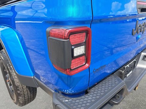 Used 2021 Jeep Gladiator Sport AWD/4WD image 31