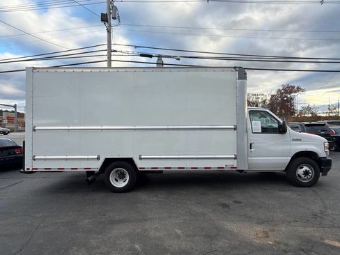 Used 2021 Ford E-350 and Econoline 350 Super Duty image 6